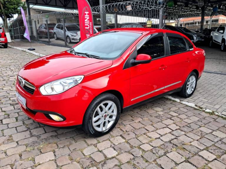 FIAT - GRAND SIENA - 2014/2015 - Vermelha - R$ 42.900,00