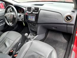 RENAULT - SANDERO - 2015/2016 - Vermelha - R$ 46.900,00