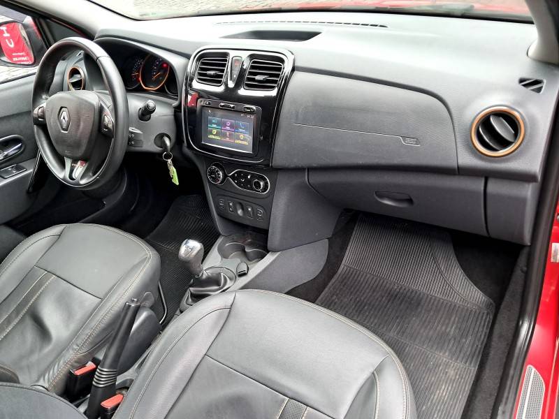 RENAULT - SANDERO - 2015/2016 - Vermelha - R$ 46.900,00