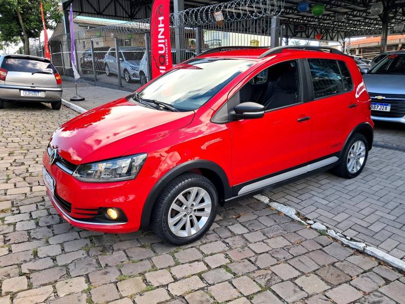 VOLKSWAGEN - FOX - 2016/2017 - Vermelha - R$ 56.900,00
