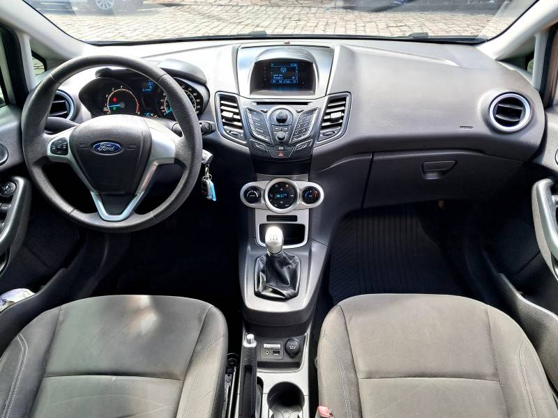 FORD - FIESTA - 2013/2014 - Prata - R$ 39.900,00