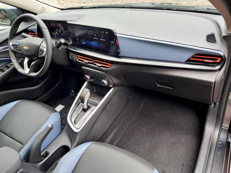 CHEVROLET - ONIX - 2025/2026 - Cinza - R$ 129.190,00