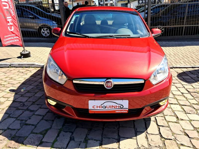FIAT - GRAND SIENA - 2014/2015 - Vermelha - R$ 42.900,00