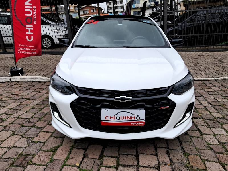 CHEVROLET - ONIX - 2023/2024 - Branca - R$ 96.900,00