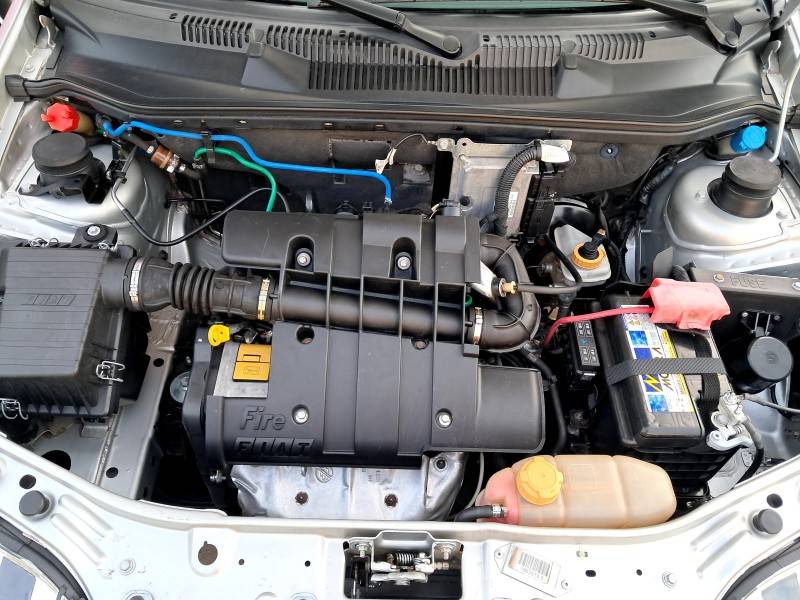 FIAT - PALIO - 2007/2008 - Prata - R$ 25.900,00
