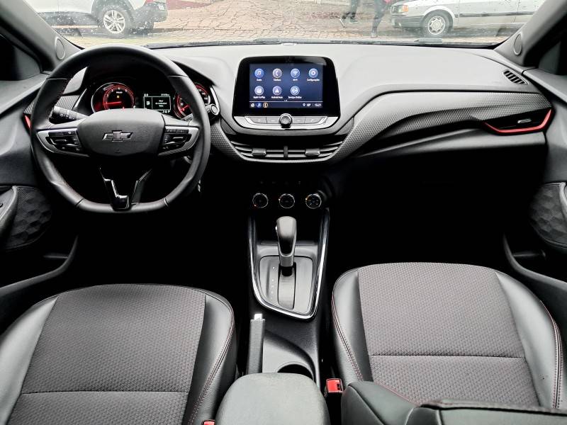 CHEVROLET - ONIX - 2023/2024 - Branca - R$ 96.900,00