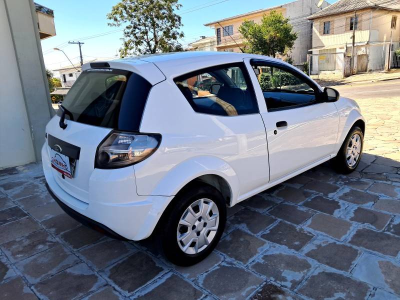 FORD - KA - 2012/2013 - Branca - R$ 26.900,00