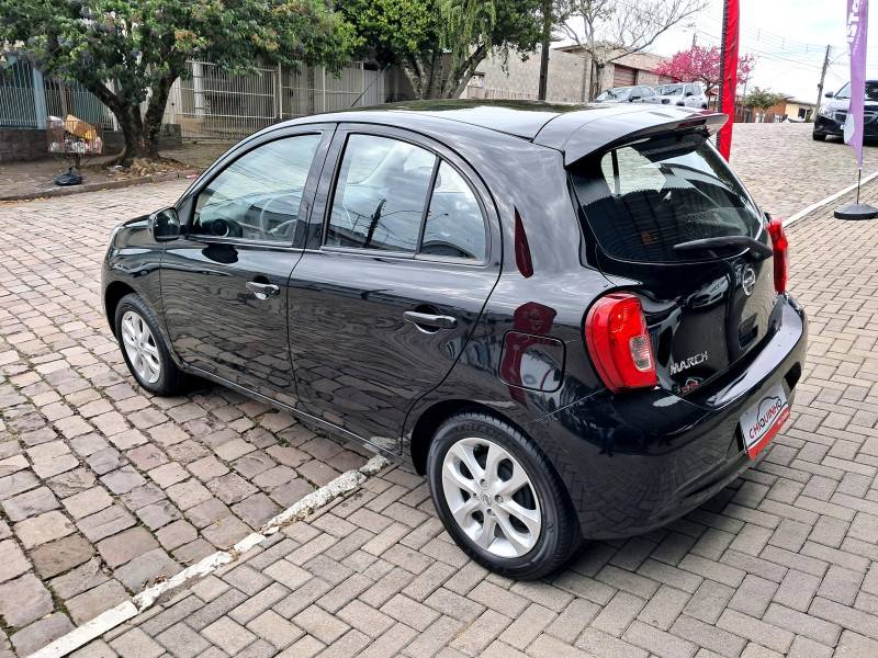 NISSAN - MARCH - 2015/2015 - Preta - R$ 46.900,00