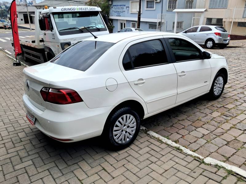 VOLKSWAGEN - VOYAGE - 2013/2014 - Branca - R$ 42.900,00