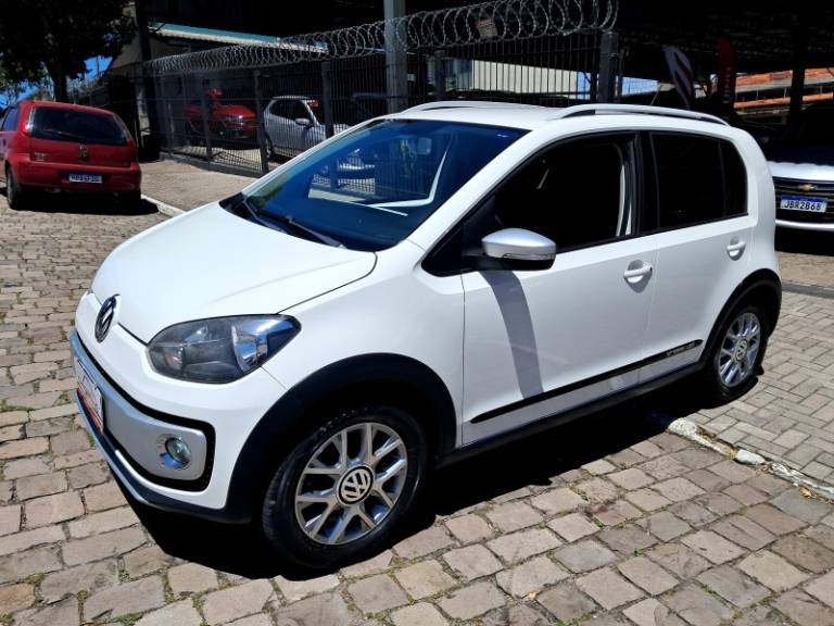 VOLKSWAGEN - UP - 2015/2016 - Branca - R$ 49.900,00
