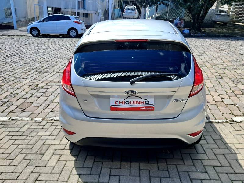 FORD - FIESTA - 2013/2014 - Prata - R$ 39.900,00