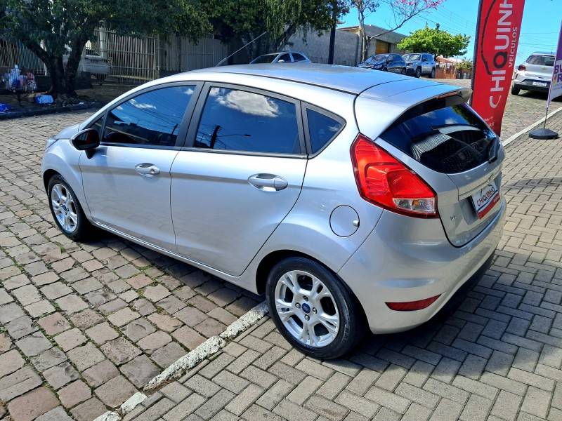 FORD - FIESTA - 2013/2014 - Prata - R$ 39.900,00
