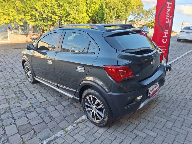 CHEVROLET - ONIX - 2017/2018 - Preta - R$ 69.900,00