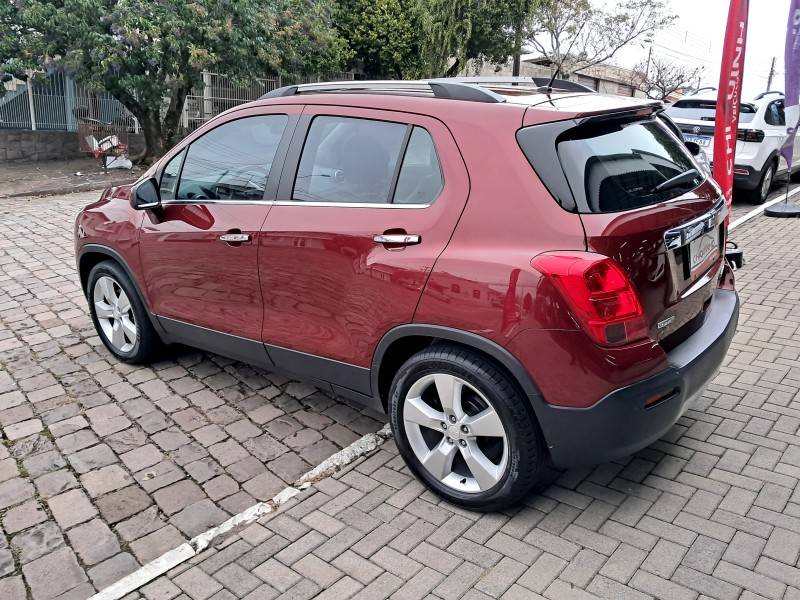 CHEVROLET - TRACKER - 2013/2014 - Vermelha - R$ 72.900,00