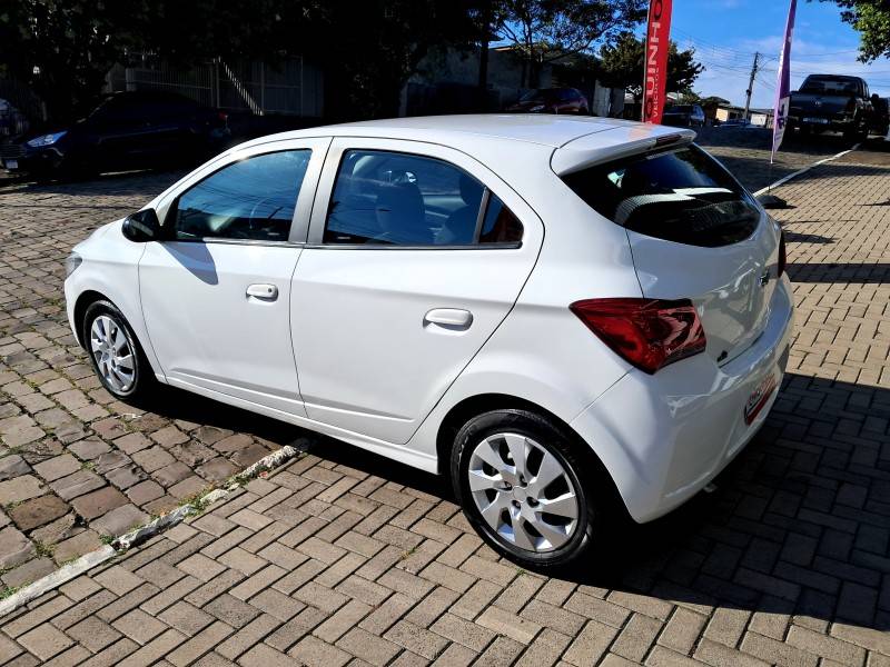 CHEVROLET - ONIX - 2021/2021 - Branca - R$ 63.900,00