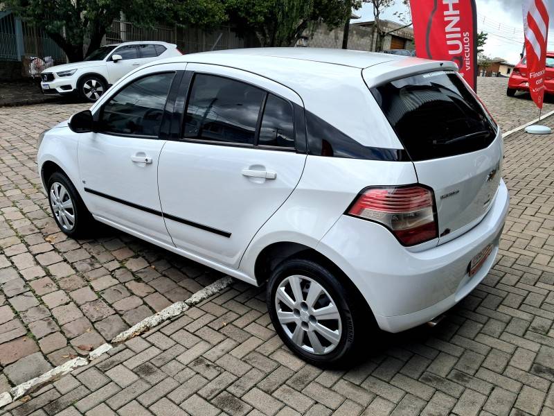 CHEVROLET - AGILE - 2011/2011 - Branca - R$ 35.900,00