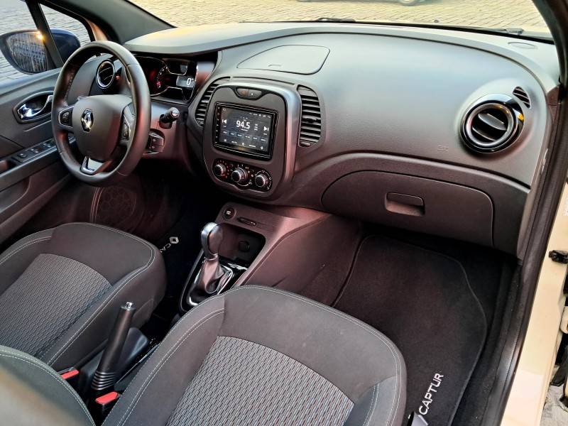 RENAULT - CAPTUR - 2020/2021 - Bege - R$ 82.900,00