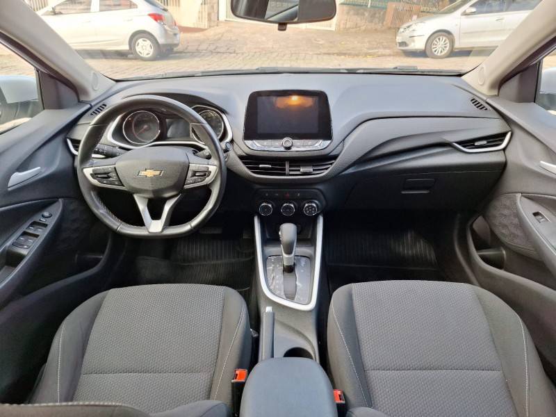 CHEVROLET - ONIX - 2022/2023 - Prata - R$ 89.900,00