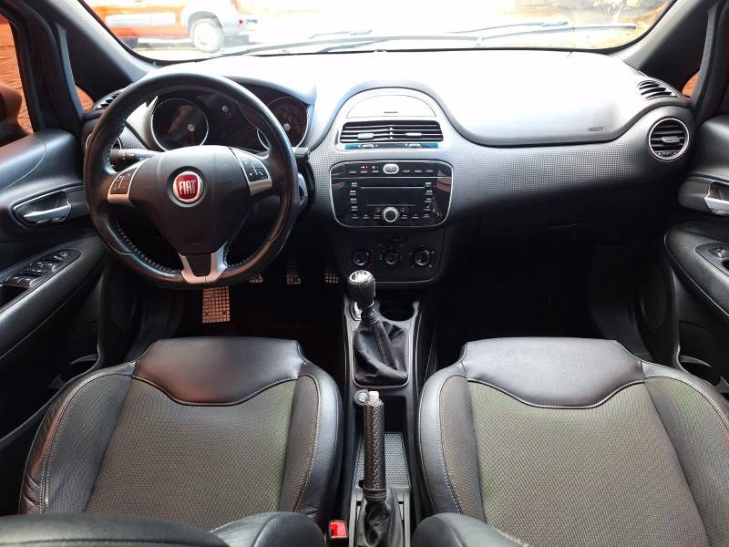 FIAT - PUNTO - 2014/2014 - Preta - R$ 57.900,00