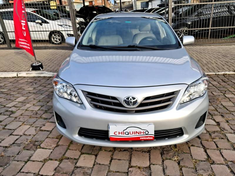 TOYOTA - COROLLA - 2013/2014 - Prata - R$ 69.900,00