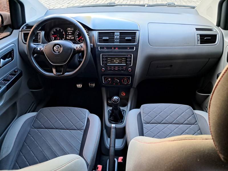 VOLKSWAGEN - FOX - 2015/2016 - Branca - R$ 53.900,00