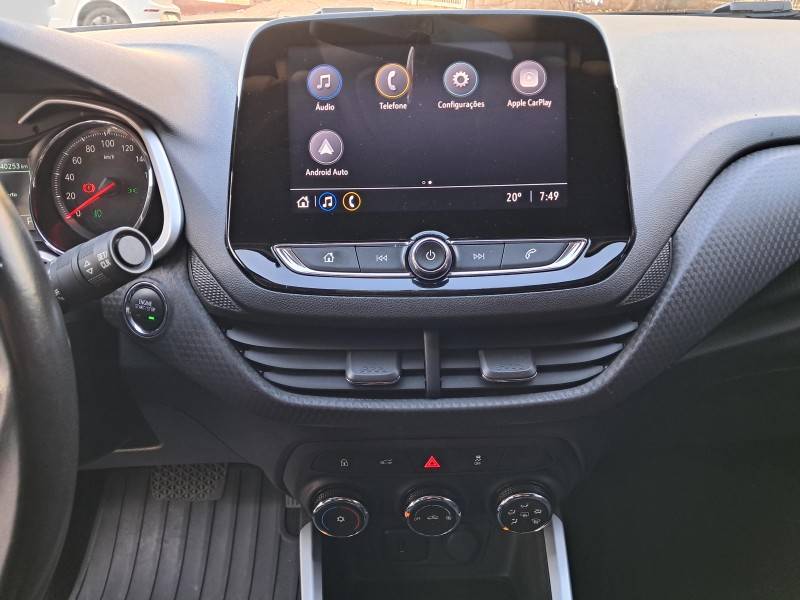 CHEVROLET - ONIX - 2021/2022 - Branca - R$ 83.900,00