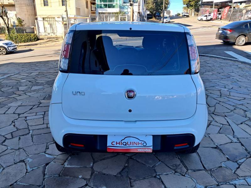 FIAT - UNO - 2021/2021 - Branca - R$ 49.900,00