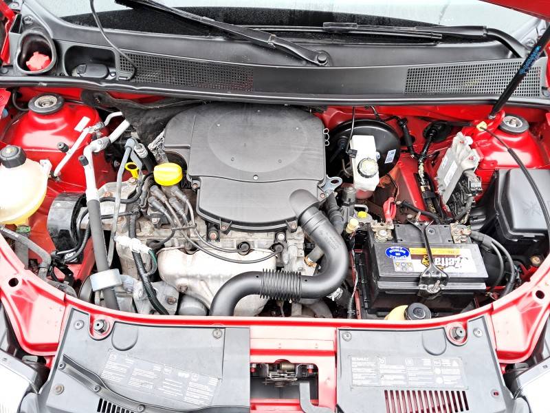 RENAULT - SANDERO - 2015/2016 - Vermelha - R$ 46.900,00