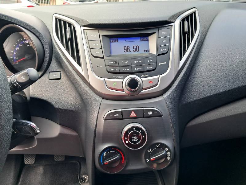 HYUNDAI - HB20S - 2015/2015 - Branca - R$ 55.900,00
