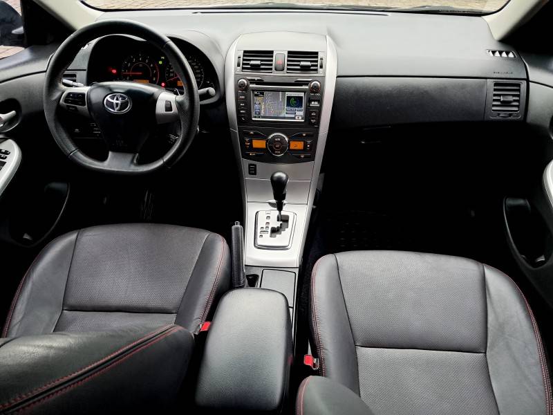 TOYOTA - COROLLA - 2013/2014 - Preta - R$ 74.900,00