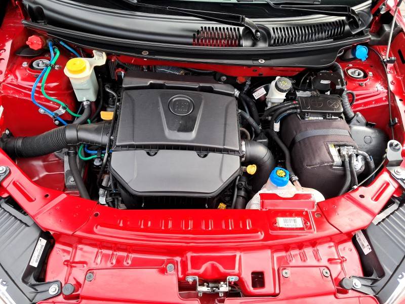 FIAT - GRAND SIENA - 2014/2015 - Vermelha - R$ 42.900,00