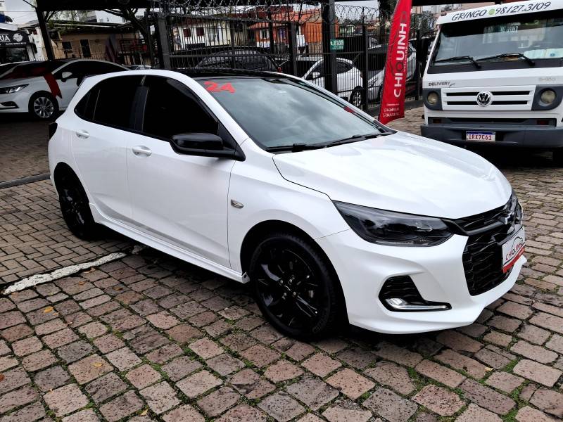 CHEVROLET - ONIX - 2023/2024 - Branca - R$ 96.900,00