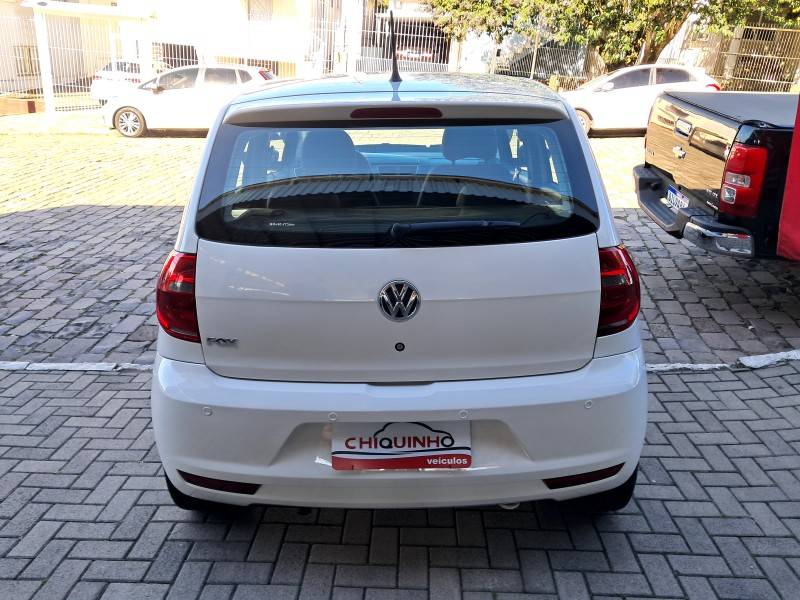 VOLKSWAGEN - FOX - 2013/2014 - Branca - R$ 42.900,00