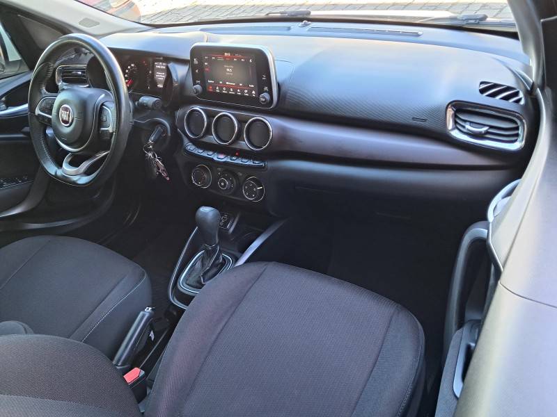 FIAT - CRONOS - 2018/2019 - Branca - R$ 69.900,00