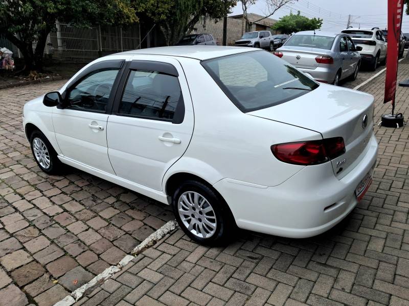 FIAT - SIENA - 2015/2015 - Branca - R$ 39.900,00