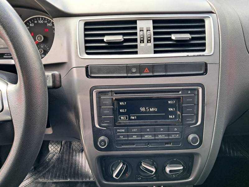 VOLKSWAGEN - FOX - 2016/2016 - Branca - R$ 47.900,00