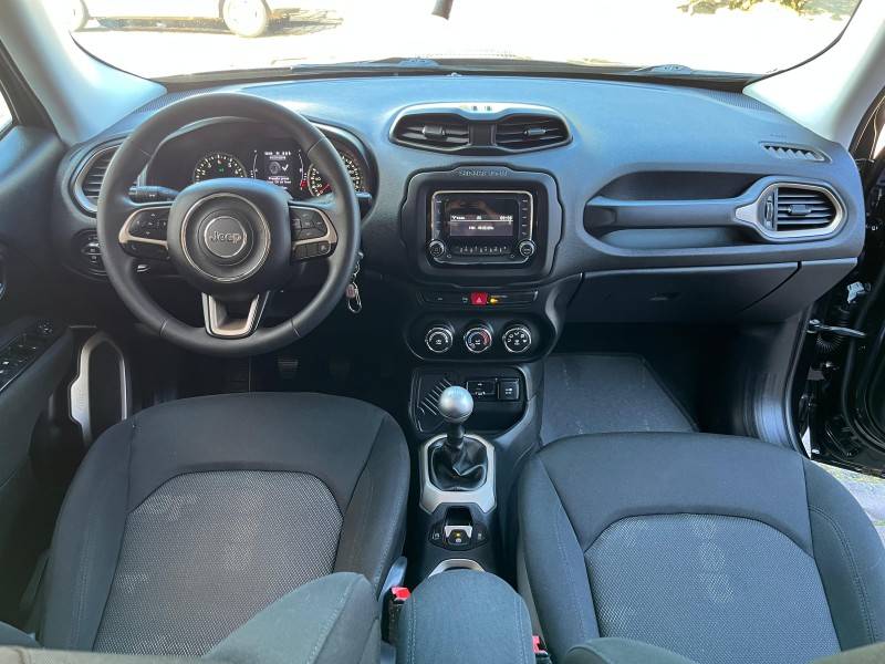 JEEP - RENEGADE - 2017/2018 - Preta - R$ 73.900,00