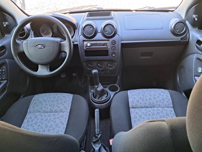 FORD - FIESTA - 2010/2011 - Preta - R$ 34.900,00