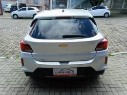 CHEVROLET - ONIX - 2022/2023 - Prata - R$ 76.900,00
