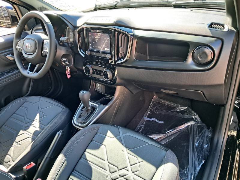 FIAT - STRADA - 2025/2025 - Preta - R$ 134.990,00