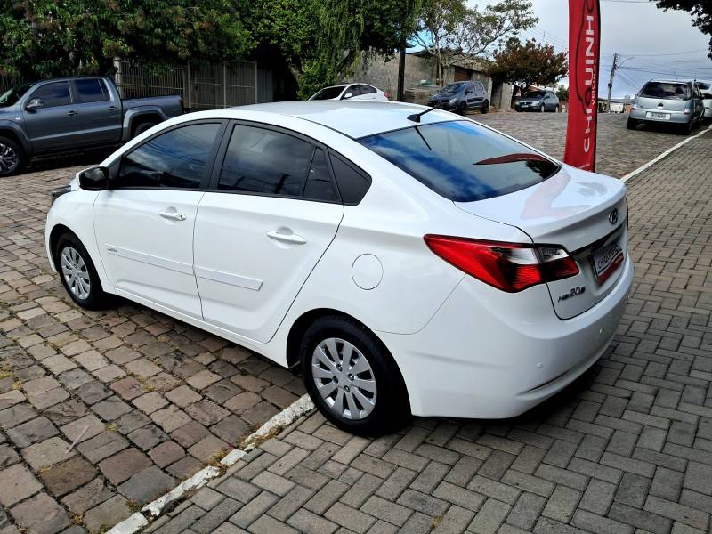 HYUNDAI - HB20S - 2015/2015 - Branca - R$ 55.900,00