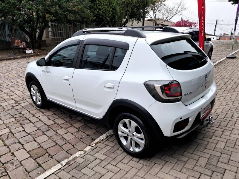 RENAULT - SANDERO - 2018/2019 - Branca - R$ 55.900,00