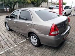 TOYOTA - ETIOS - 2017/2018 - Cinza - R$ 59.900,00