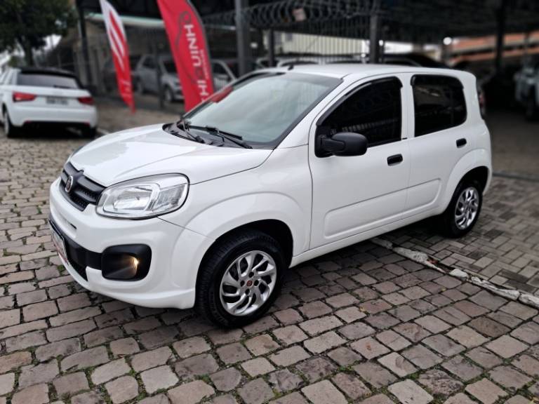 FIAT - UNO - 2017/2017 - Branca - R$ 42.900,00