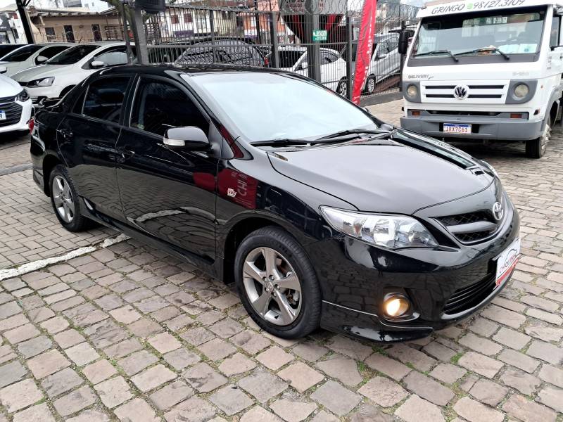 TOYOTA - COROLLA - 2013/2014 - Preta - R$ 74.900,00