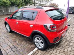 RENAULT - SANDERO - 2015/2016 - Vermelha - R$ 46.900,00
