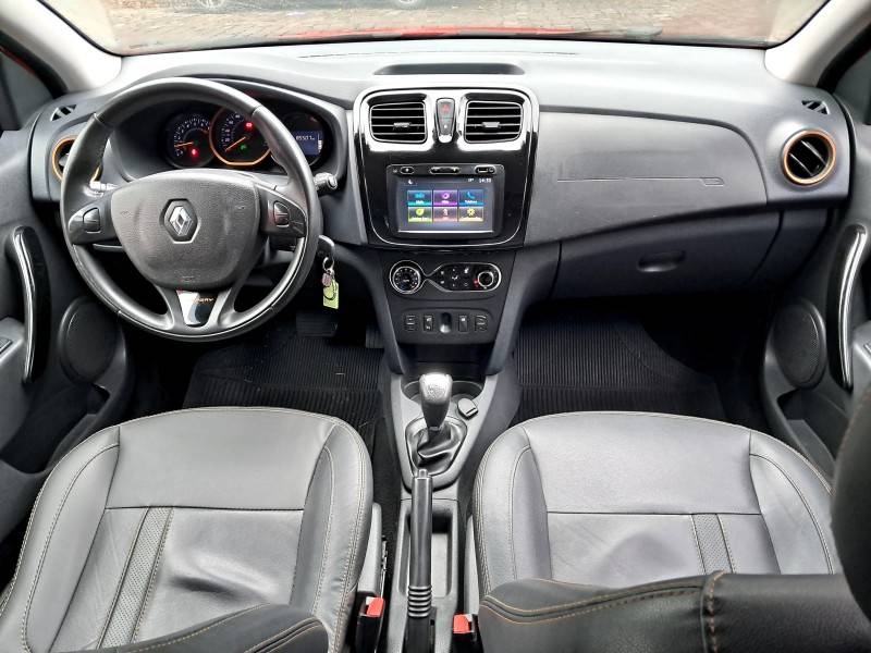 RENAULT - SANDERO - 2015/2016 - Vermelha - R$ 46.900,00