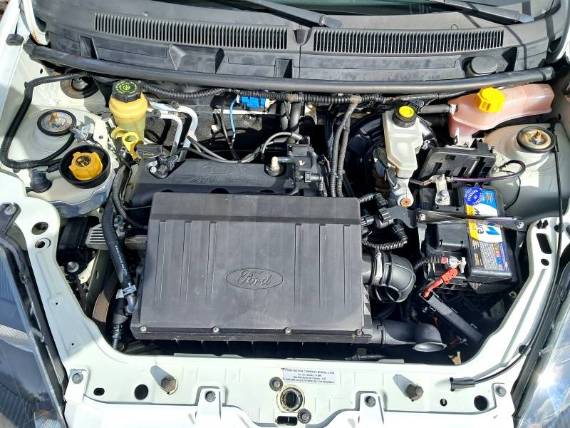 FORD - KA - 2012/2013 - Branca - R$ 31.900,00