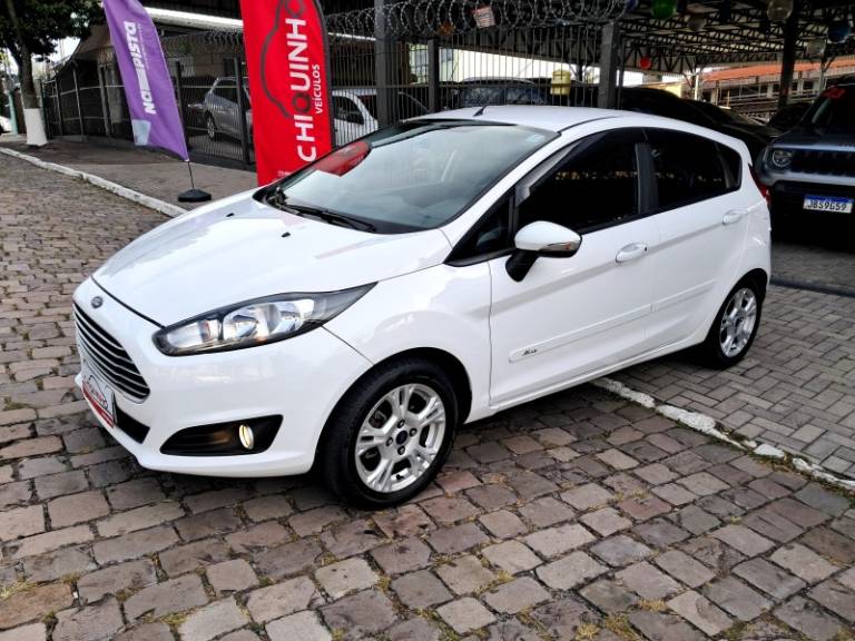 FORD - FIESTA - 2017/2017 - Branca - R$ 54.900,00