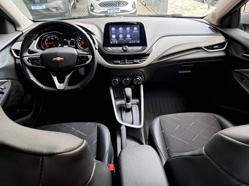 CHEVROLET - ONIX - 2021/2022 - Prata - R$ 89.900,00